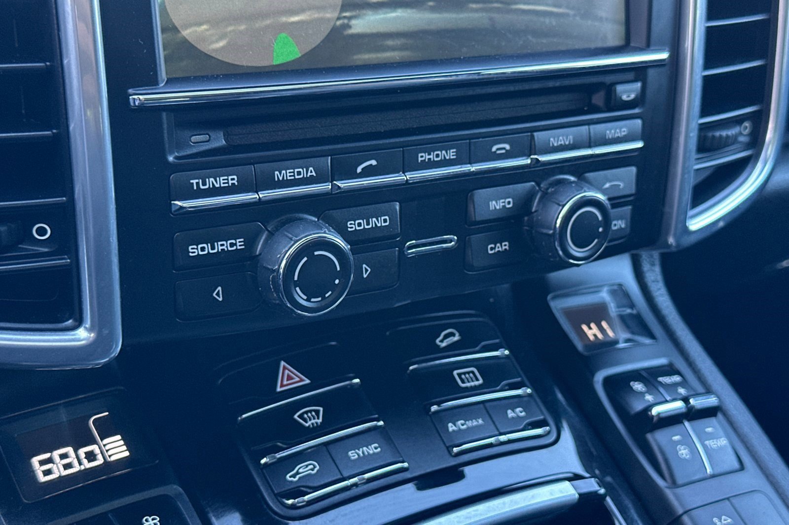 Used 2014 Porsche Cayenne Platinum Edition image 15