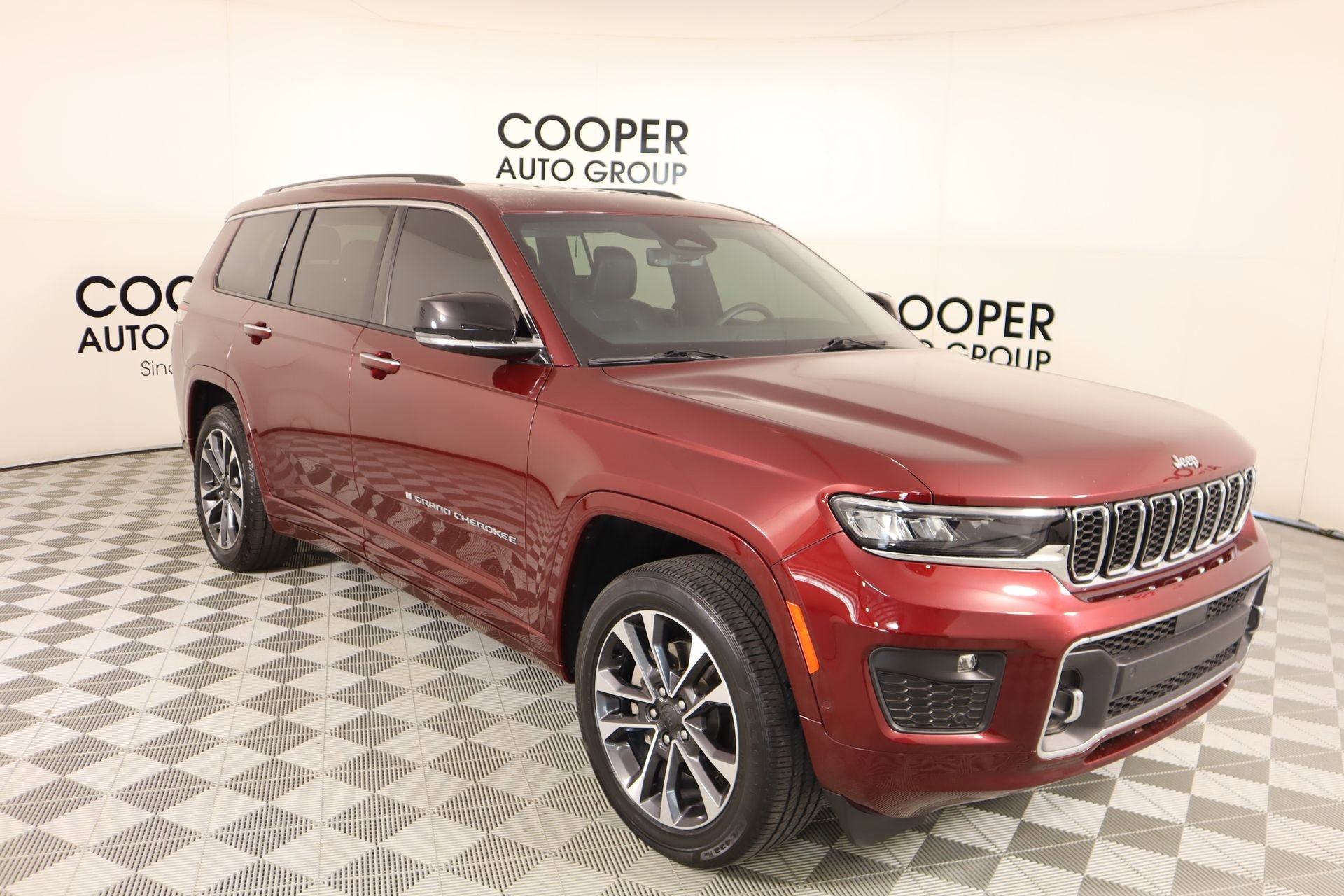 Used 2024 Jeep Grand Cherokee L Overland w/ Luxury Tech Group IV video 1