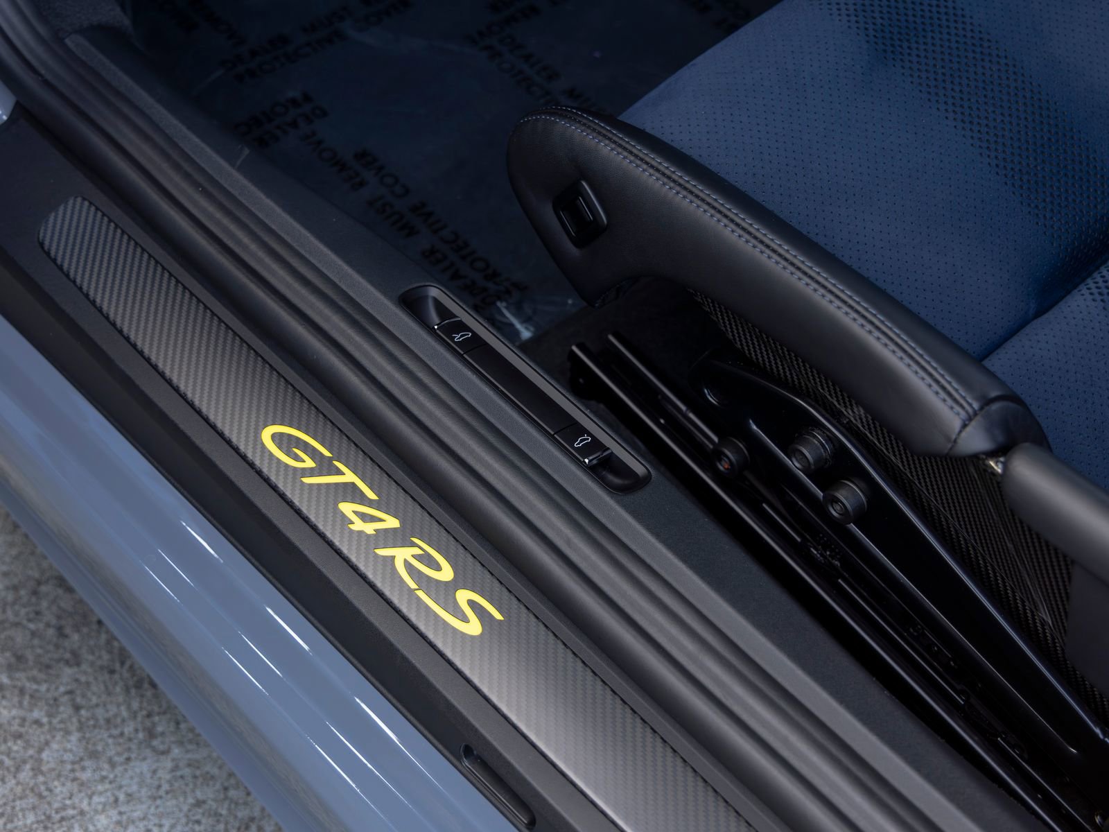 Certified 2025 Porsche 718 Cayman GT4 RS RWD image 36