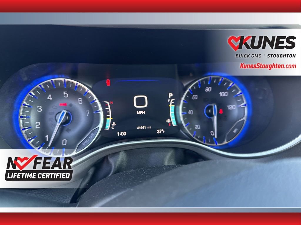 Used 2023 Chrysler Pacifica Touring-L image 29