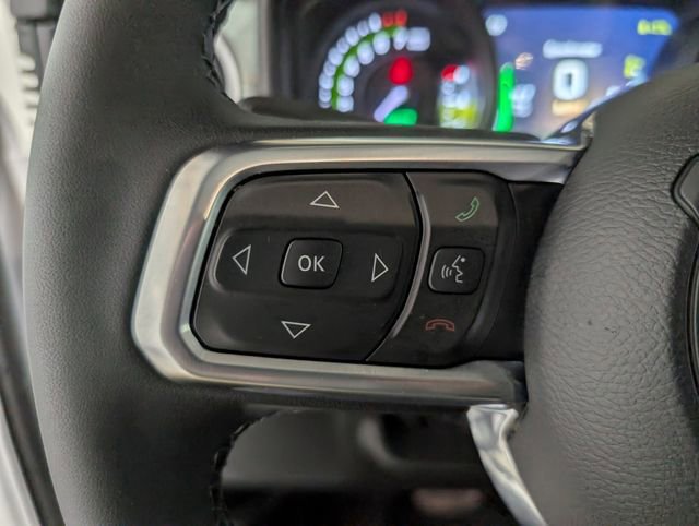 Used 2025 Jeep Wrangler Unlimited Sahara AWD/4WD image 17