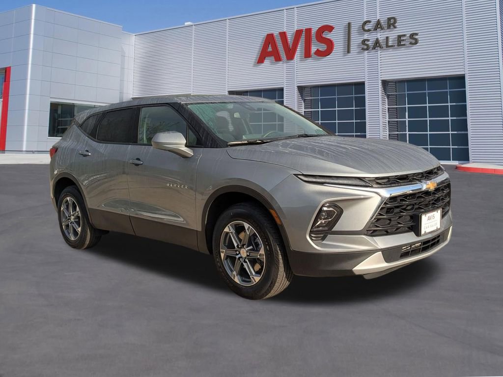 Used 2025 Chevrolet Blazer LT image 3