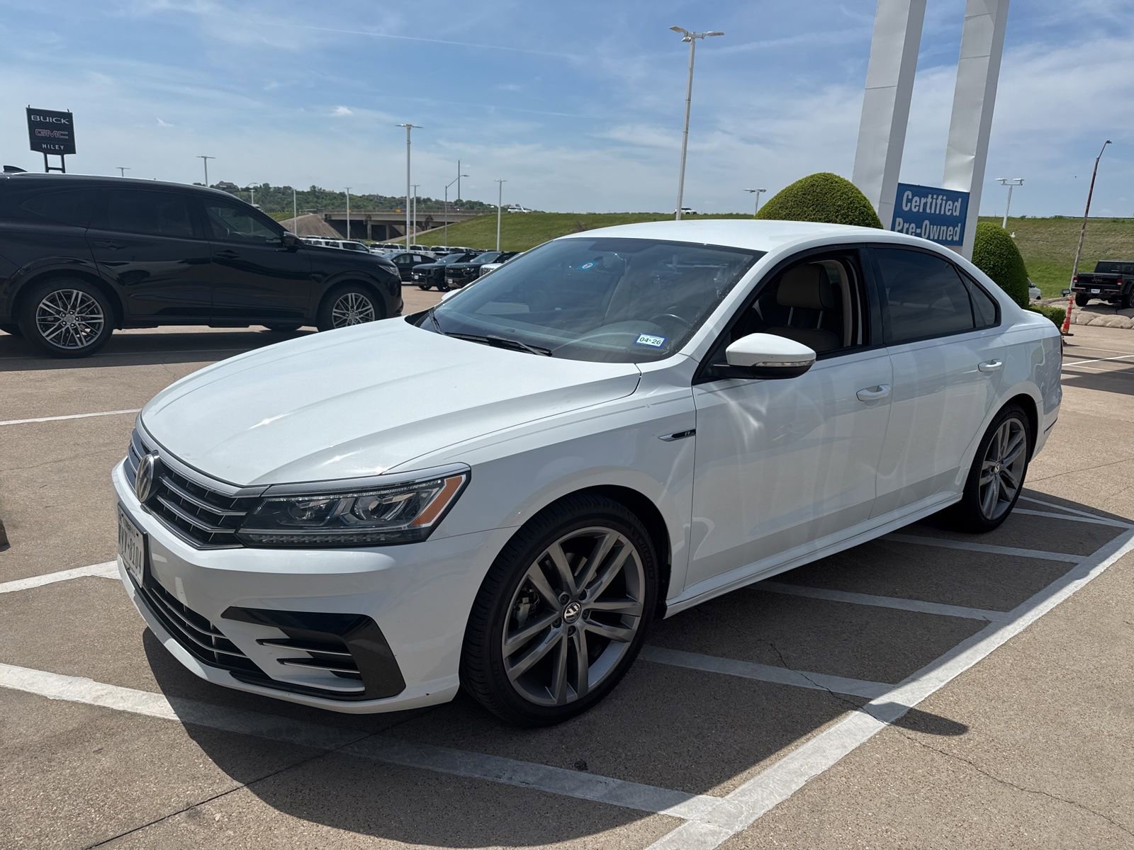 Used 2018 Volkswagen Passat 2.0T R-Line image 1