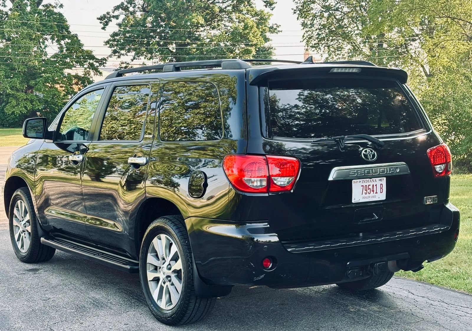 Used 2017 Toyota Sequoia Limited w/ Safety & Convenience Package AWD/4WD image 10