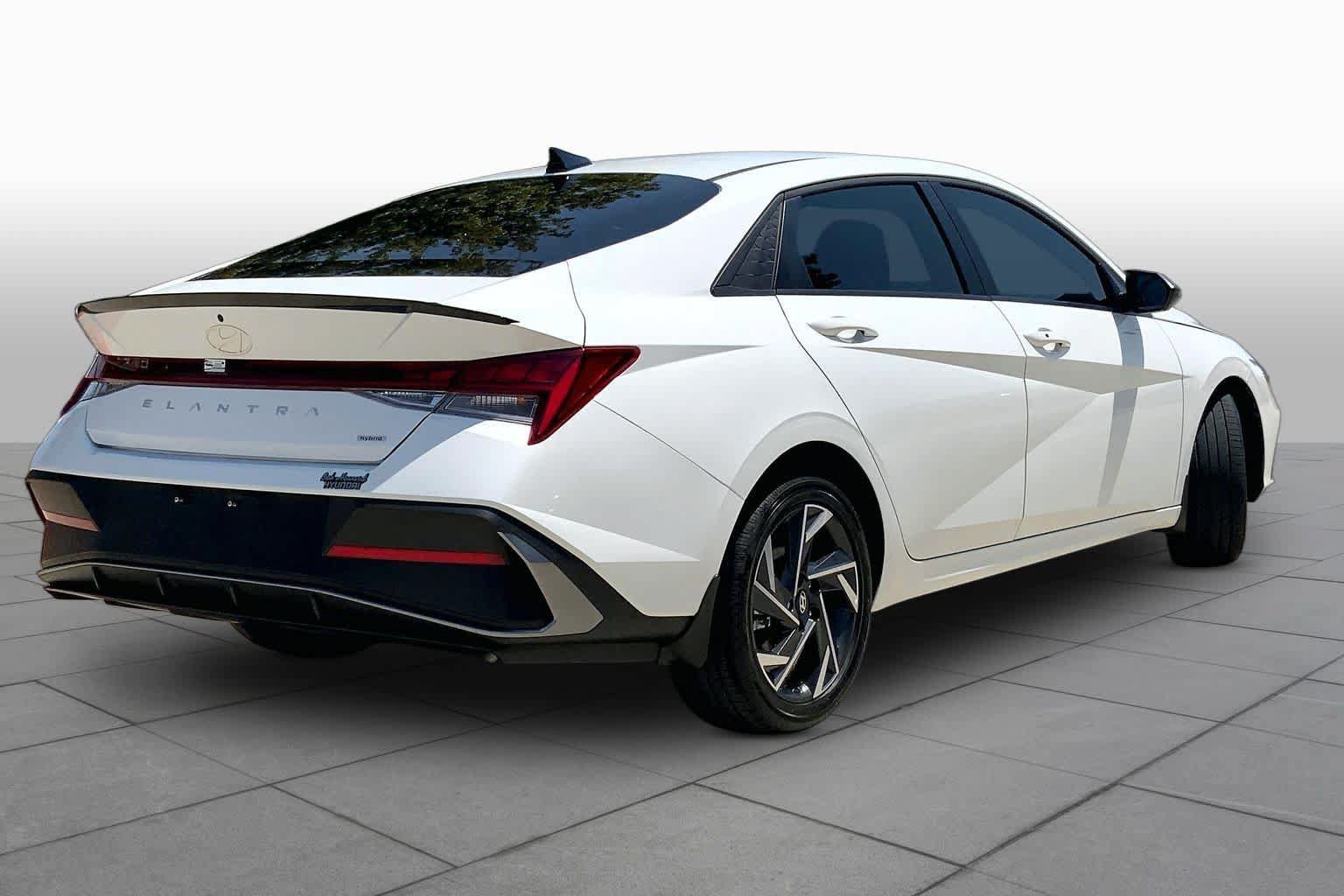 Used 2025 Hyundai Elantra SEL FWD image 13