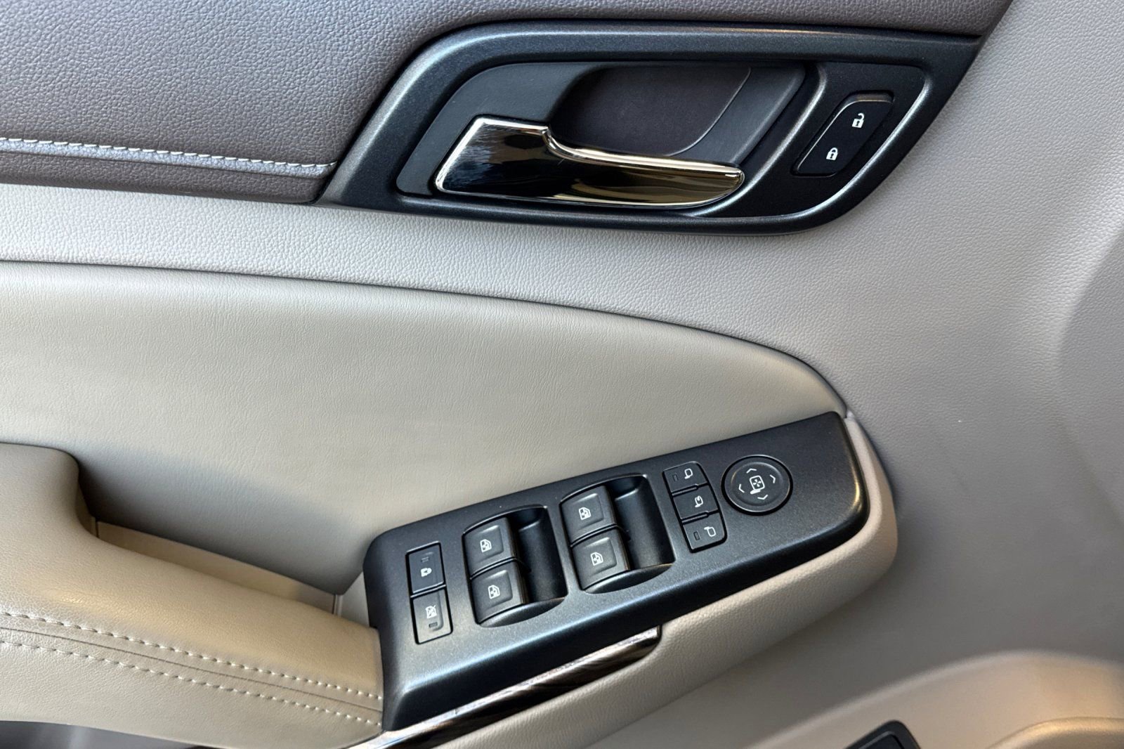 Used 2015 GMC Yukon SLT w/ Open Road Package image 12