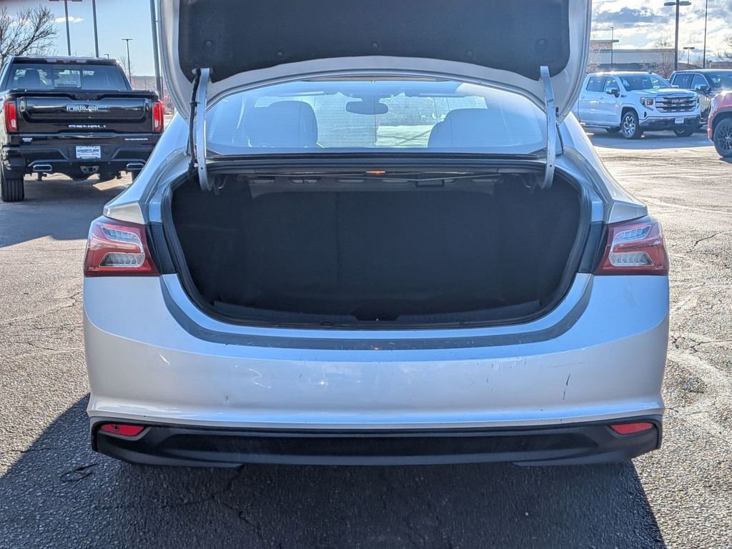 Used 2020 Chevrolet Malibu LT image 34