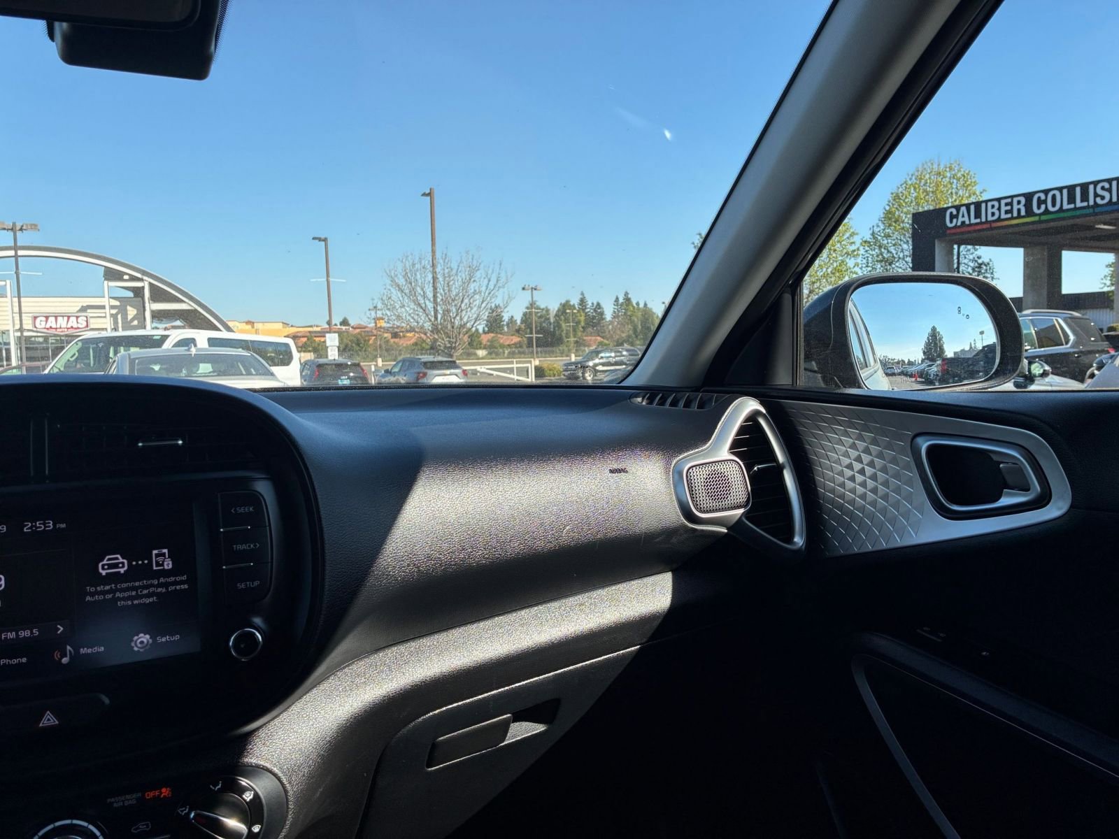 Used 2025 Kia Soul LX w/ LX Technology Package image 32