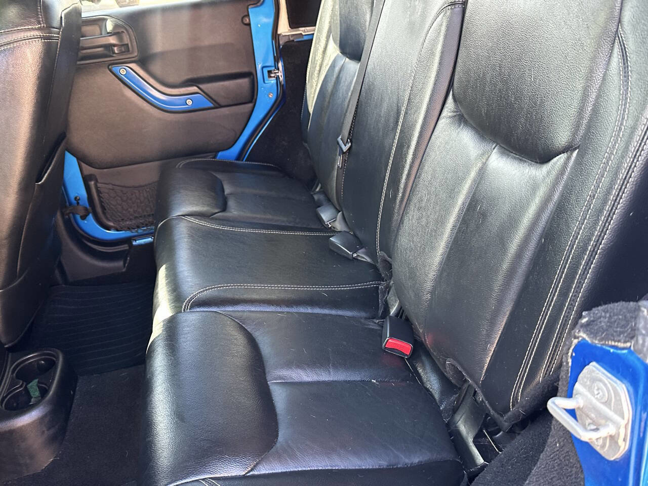 Used 2015 Jeep Wrangler Unlimited Sahara w/ Max Tow Package image 12