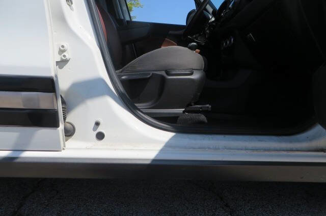 Used 2014 FIAT 500L Trekking w/ Popular Equipment Group FWD image 22