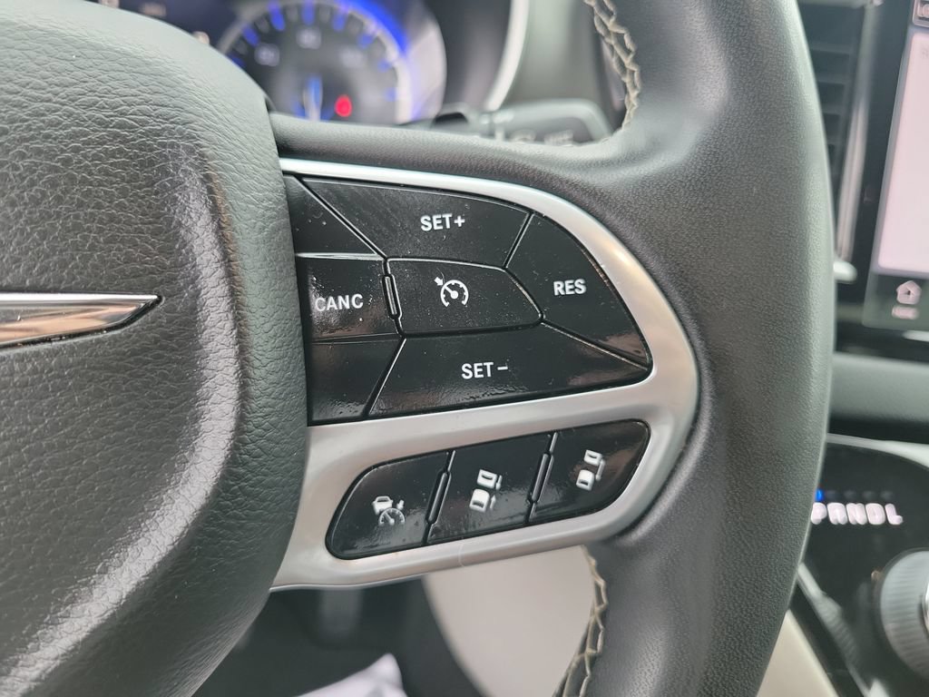 Used 2022 Chrysler Pacifica Touring-L FWD image 23