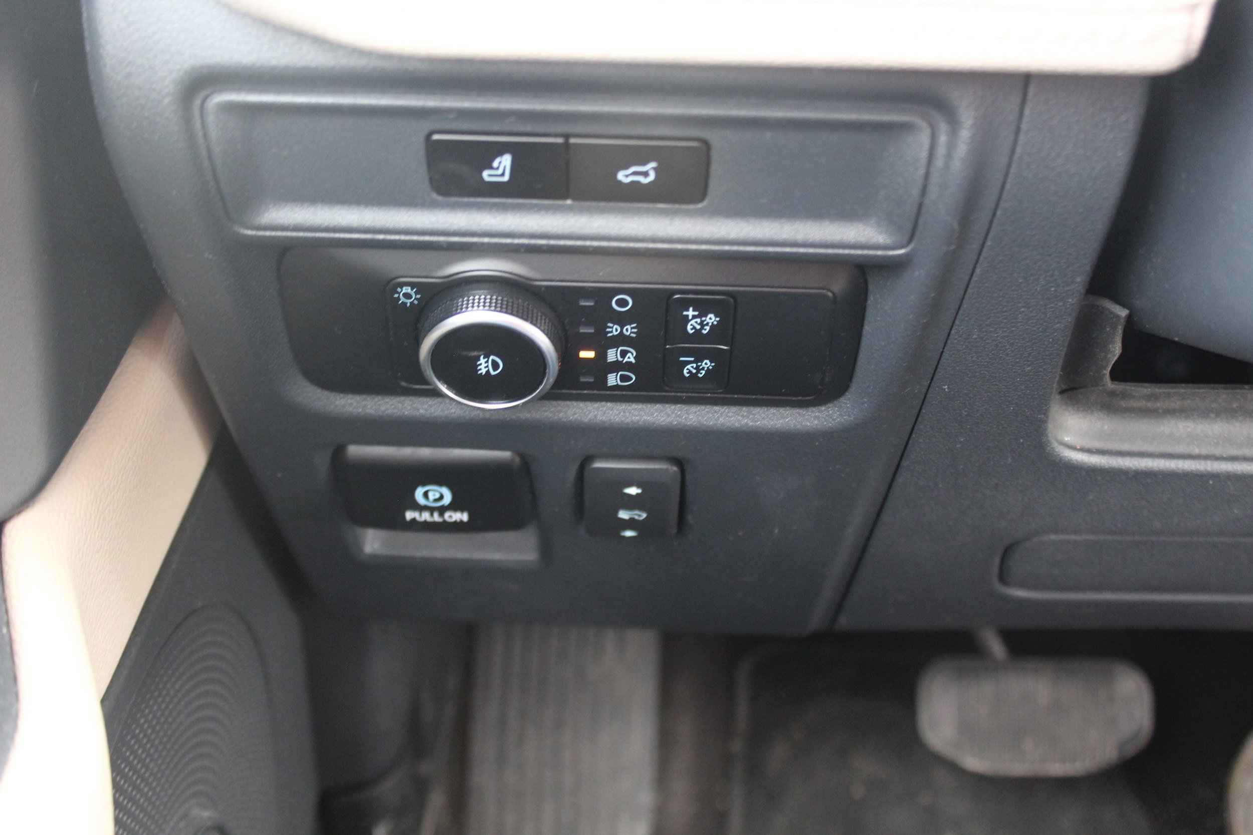 Used 2022 Ford Expedition Limited AWD/4WD image 11