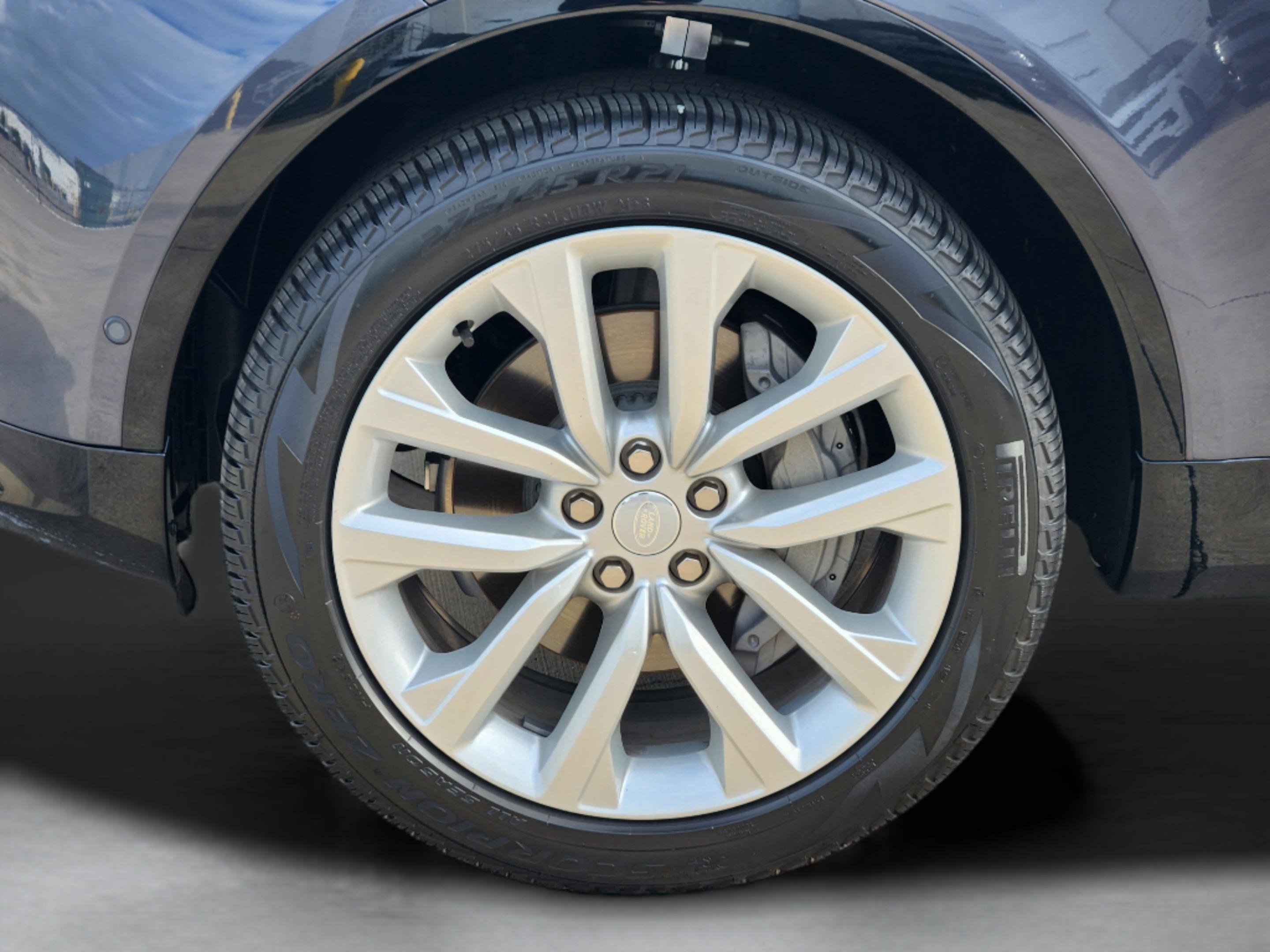 Certified 2024 Land Rover Discovery Dynamic SE image 36