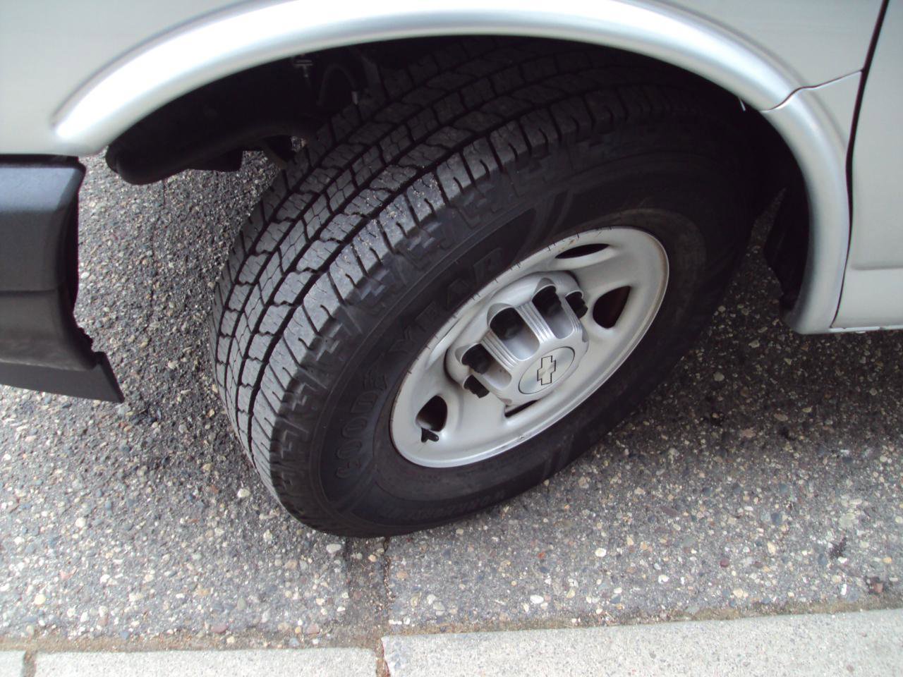 Used 2019 Chevrolet Express 3500 LS RWD image 32