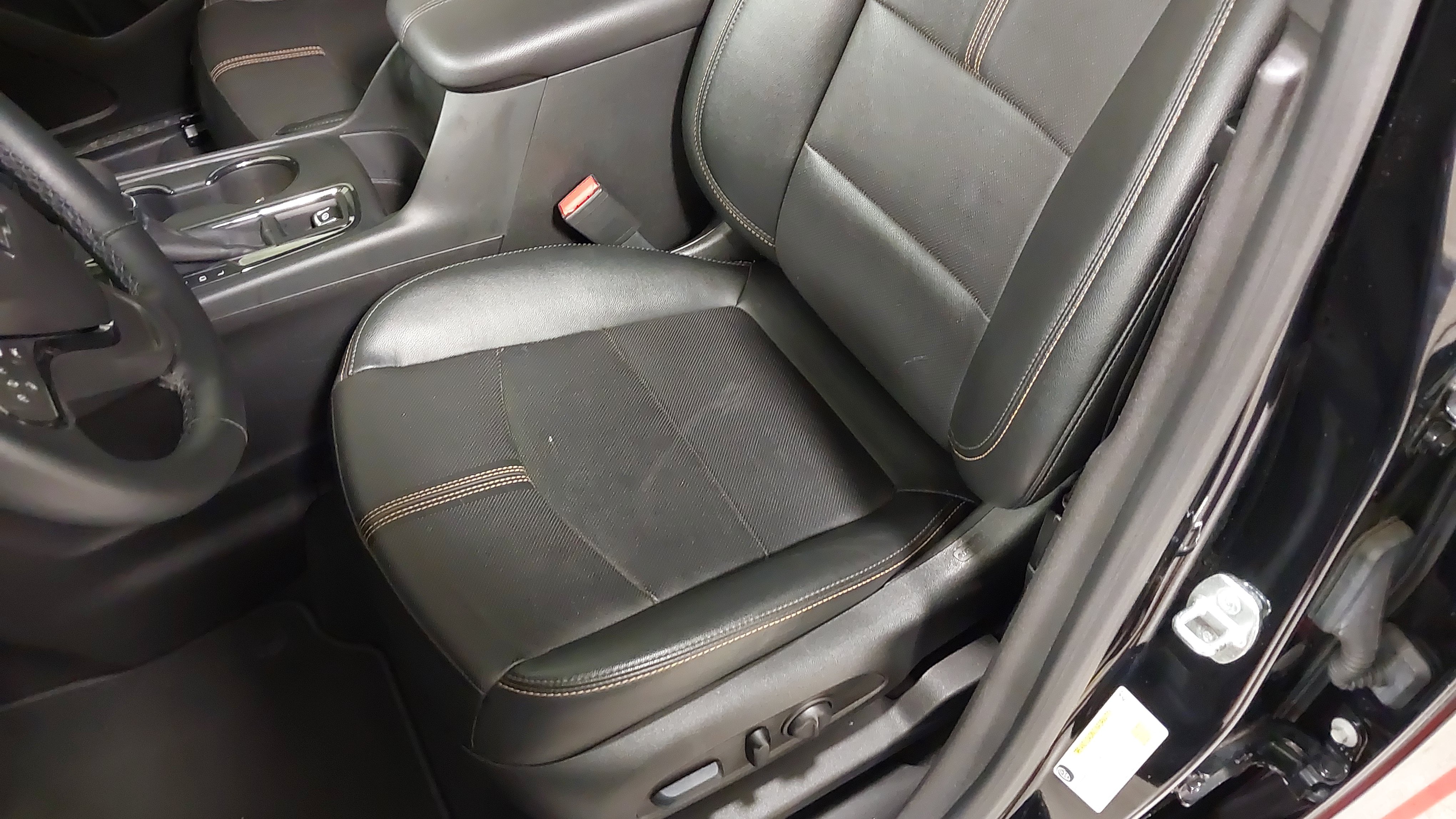 Used 2023 Chevrolet Equinox Premier AWD/4WD image 22