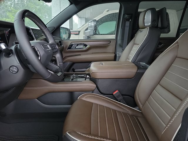 Used 2025 GMC Yukon Denali Ultimate AWD/4WD image 6