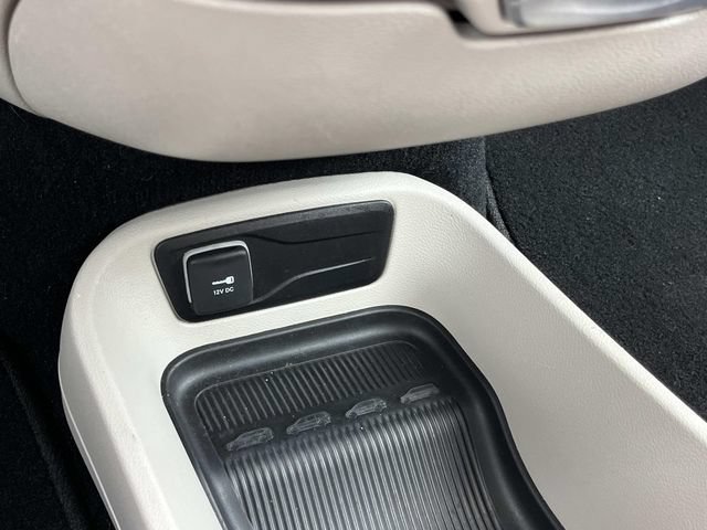 Used 2024 Chrysler Pacifica Touring-L FWD image 34