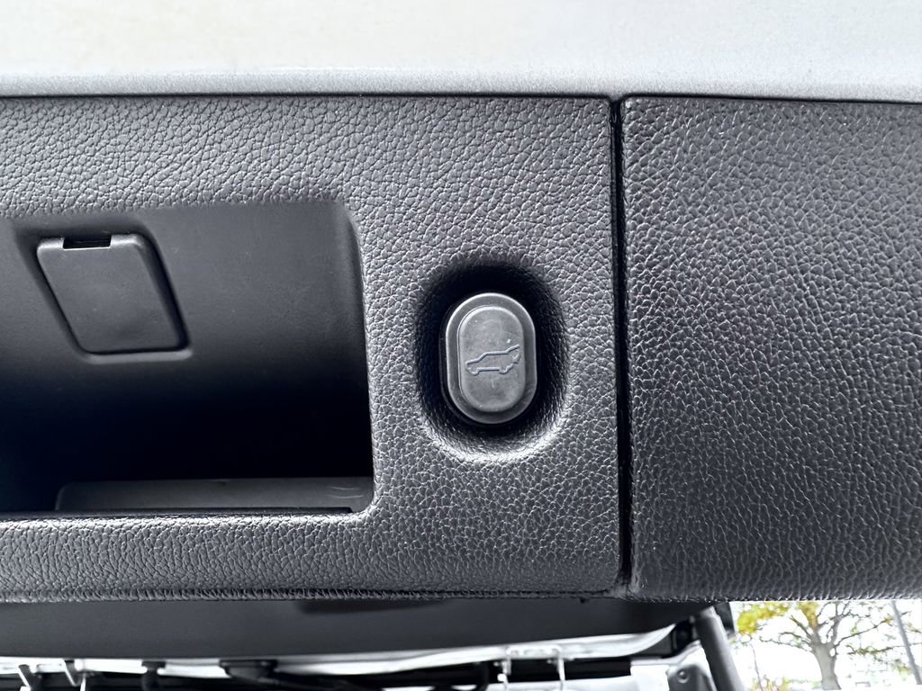 Used 2020 Cadillac Escalade Luxury image 35