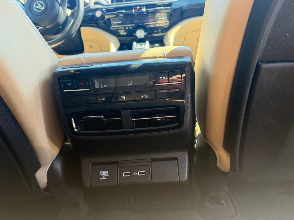 Used 2023 Acura MDX SH-AWD w/ Technology Package image 16