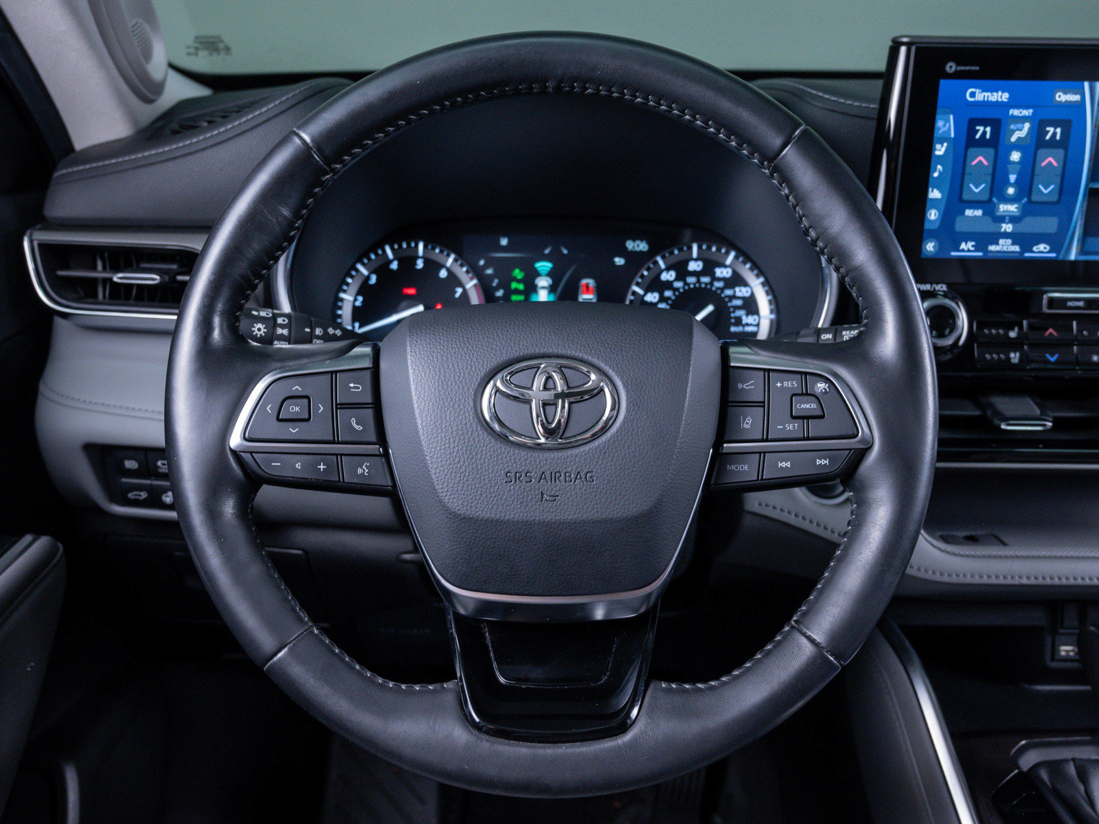 Used 2021 Toyota Highlander Limited image 16