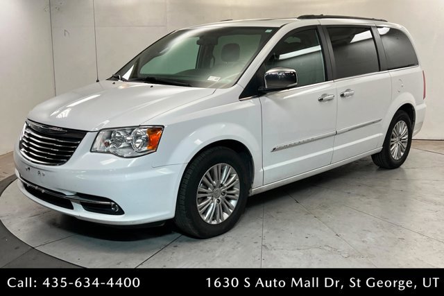 Used 2016 Chrysler Town & Country Touring-L FWD image 1