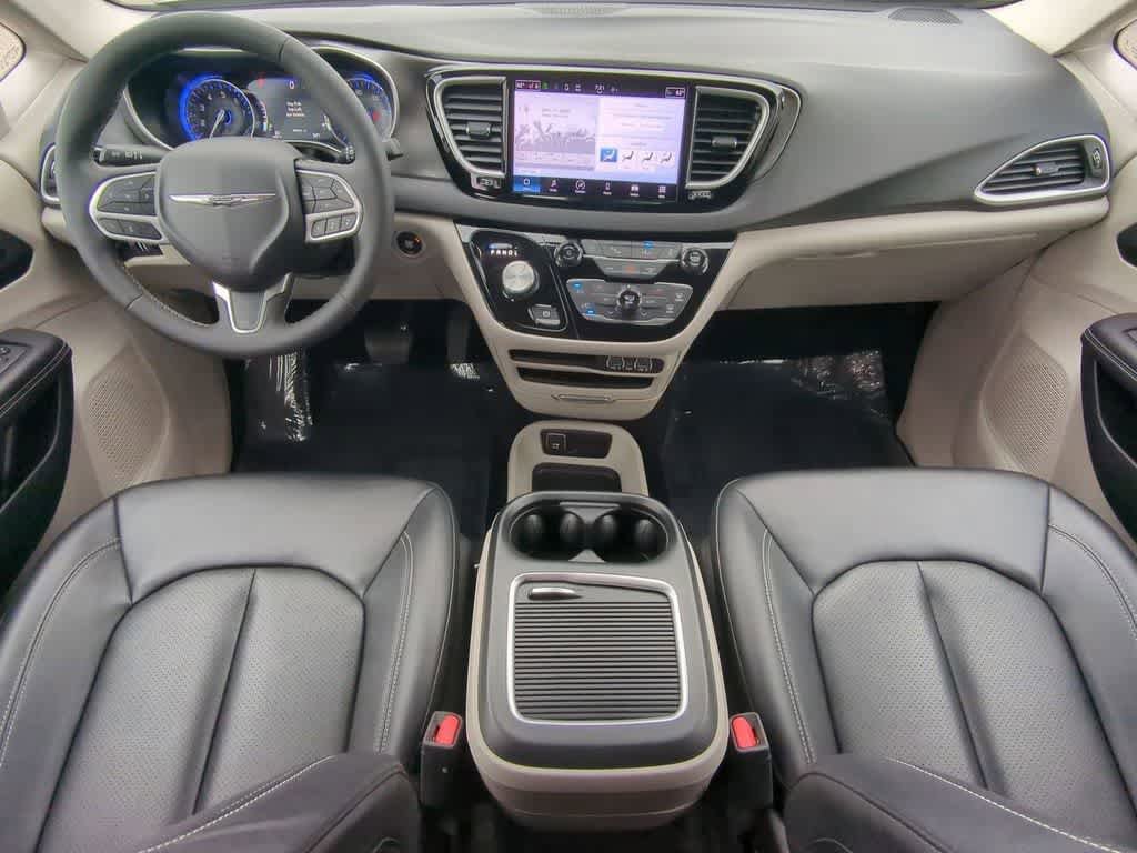 Used 2024 Chrysler Pacifica Touring-L FWD image 14