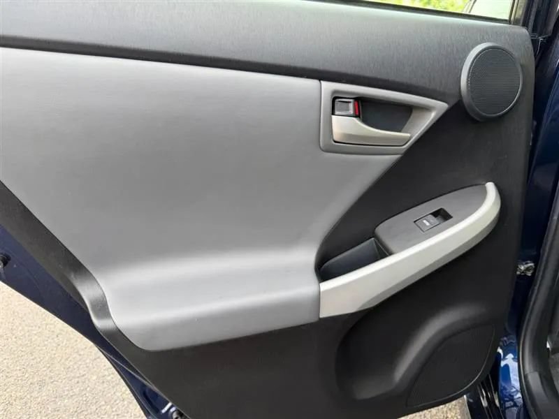 Used 2015 Toyota Prius Persona Series FWD image 38
