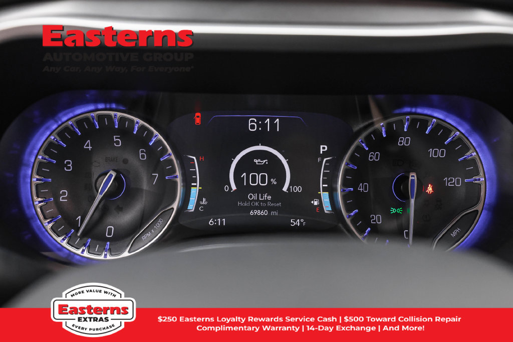 Used 2023 Chrysler Pacifica Touring-L FWD image 19