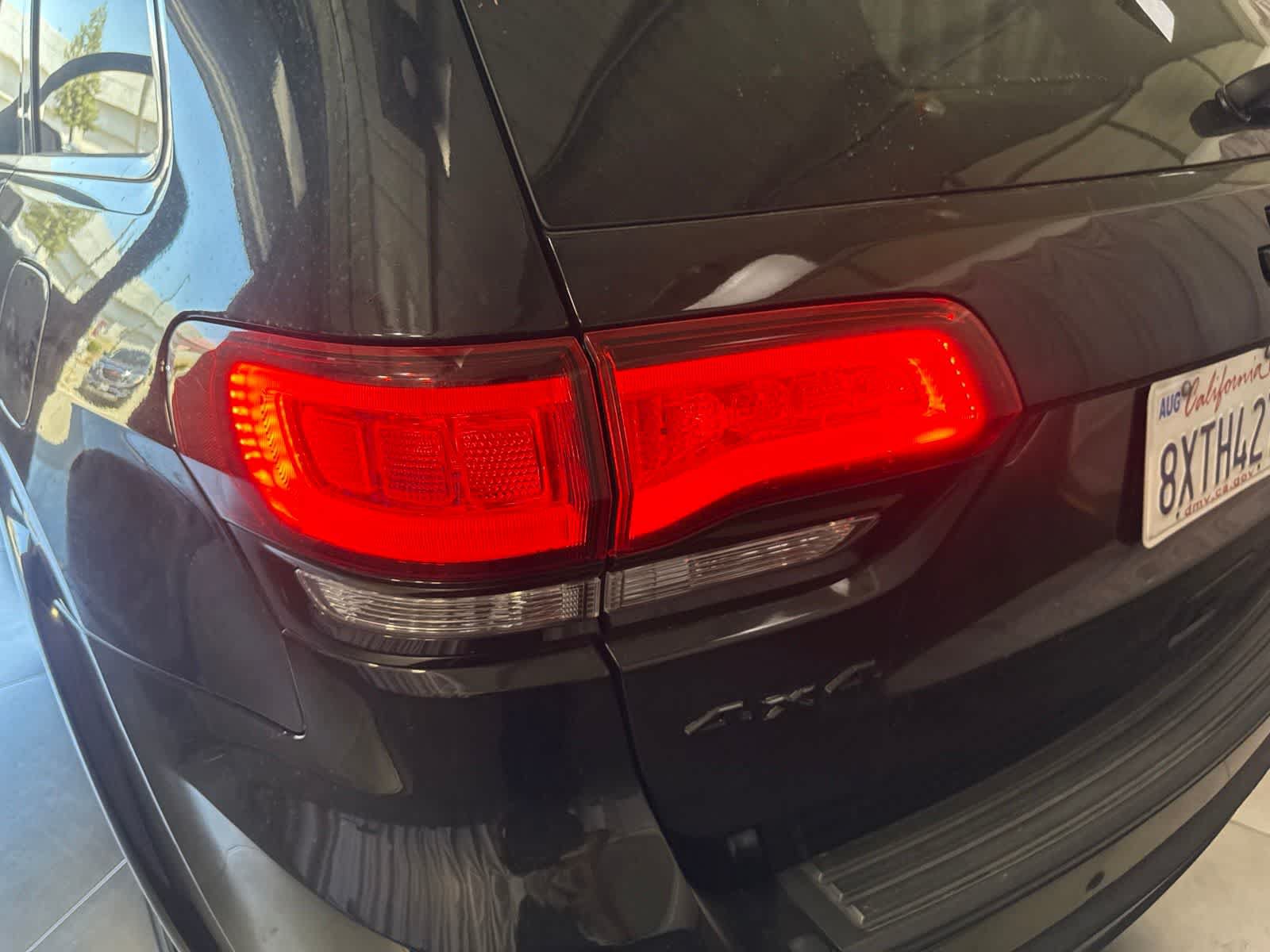 Used 2018 Jeep Grand Cherokee Altitude AWD/4WD image 12