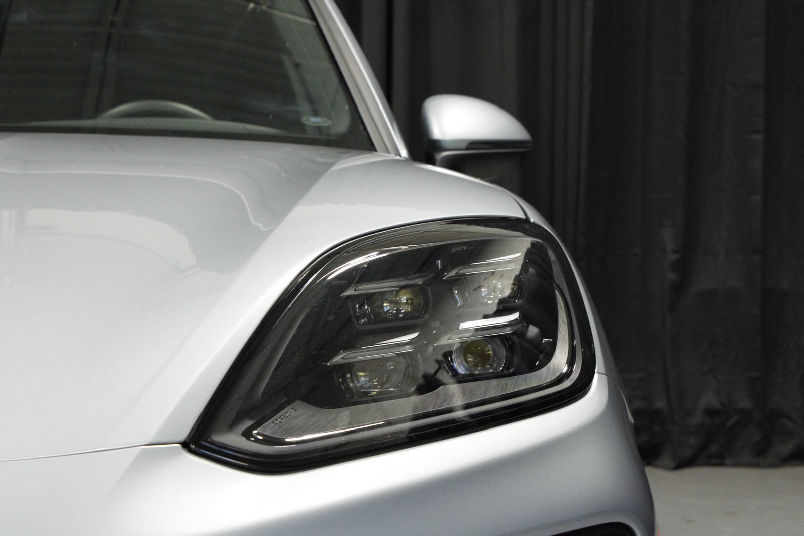 Certified 2025 Porsche Cayenne AWD/4WD image 24