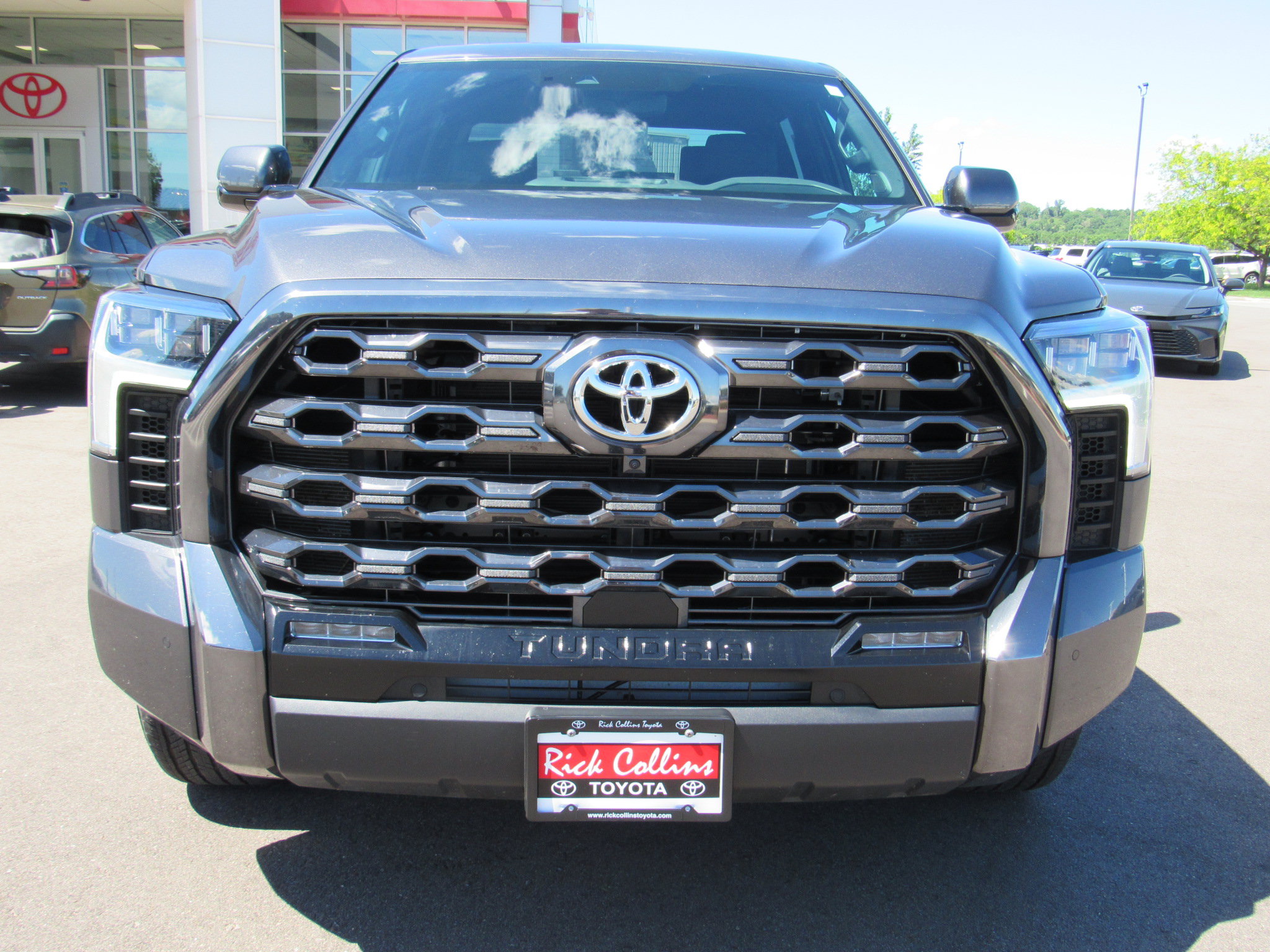 Used 2023 Toyota Tundra Platinum AWD/4WD image 3
