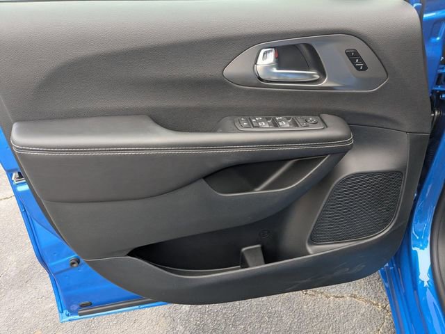 New 2026 Chrysler Pacifica Select w/ S Appearance Package image 9