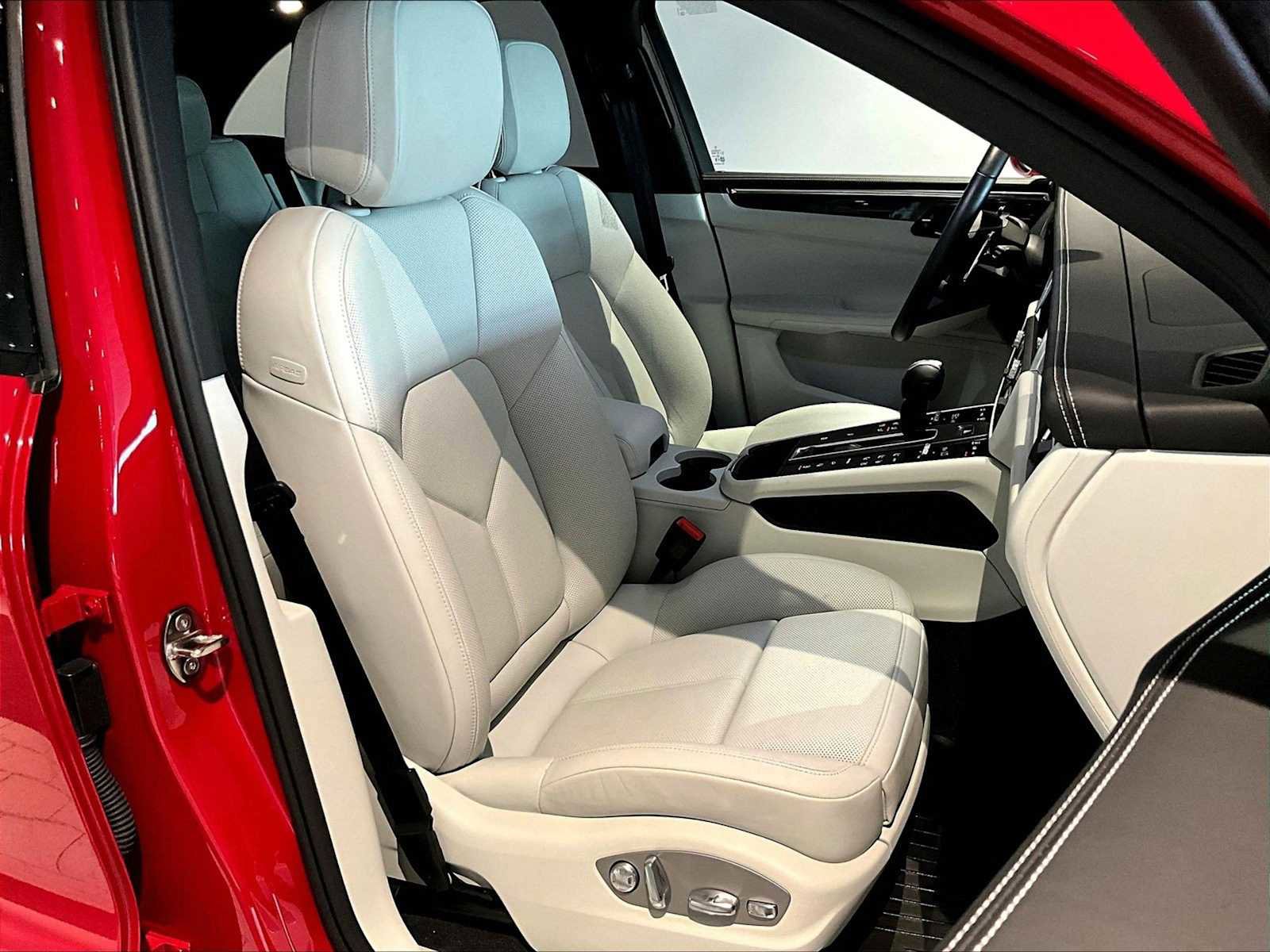 Used 2025 Porsche Macan S image 22