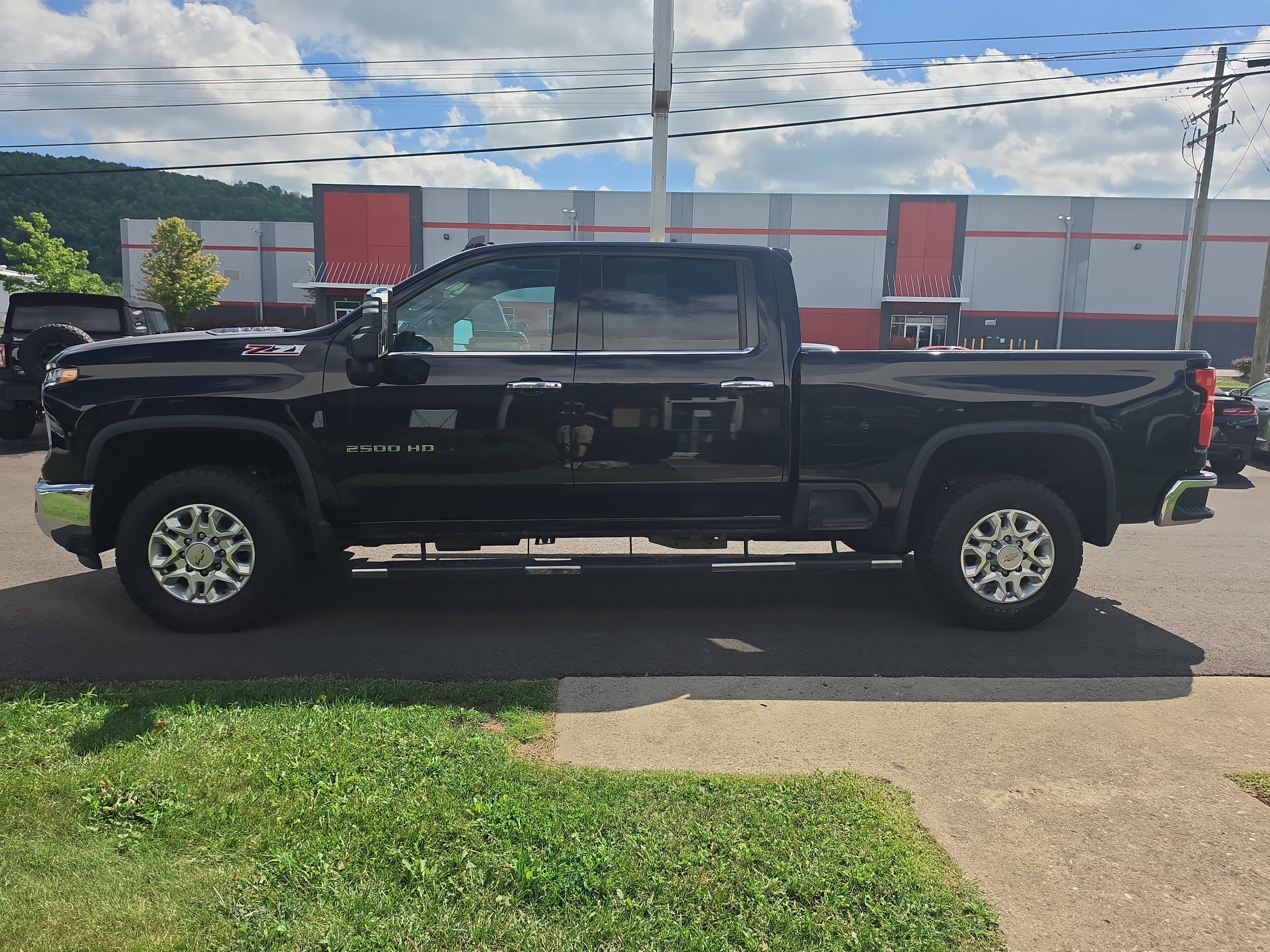 Used 2024 Chevrolet Silverado 2500 LTZ w/ LTZ Plus Package AWD/4WD image 7