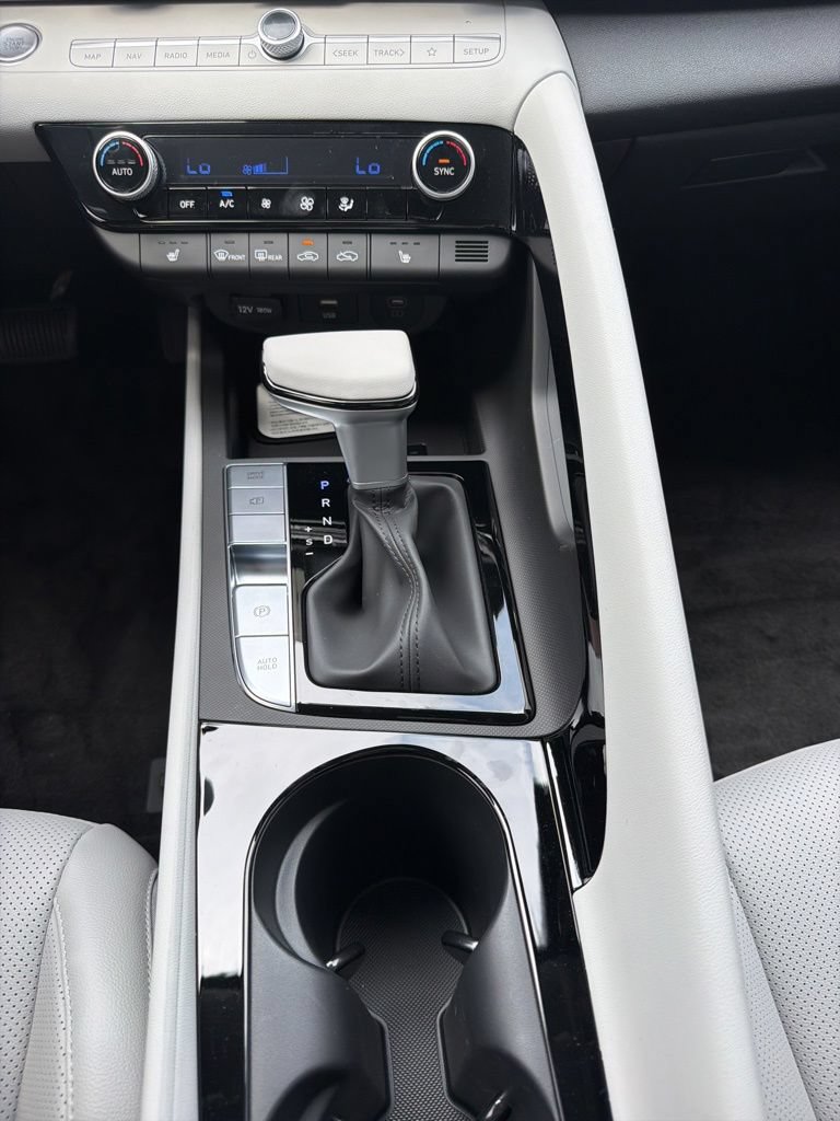 New 2026 Hyundai Elantra Limited FWD image 15