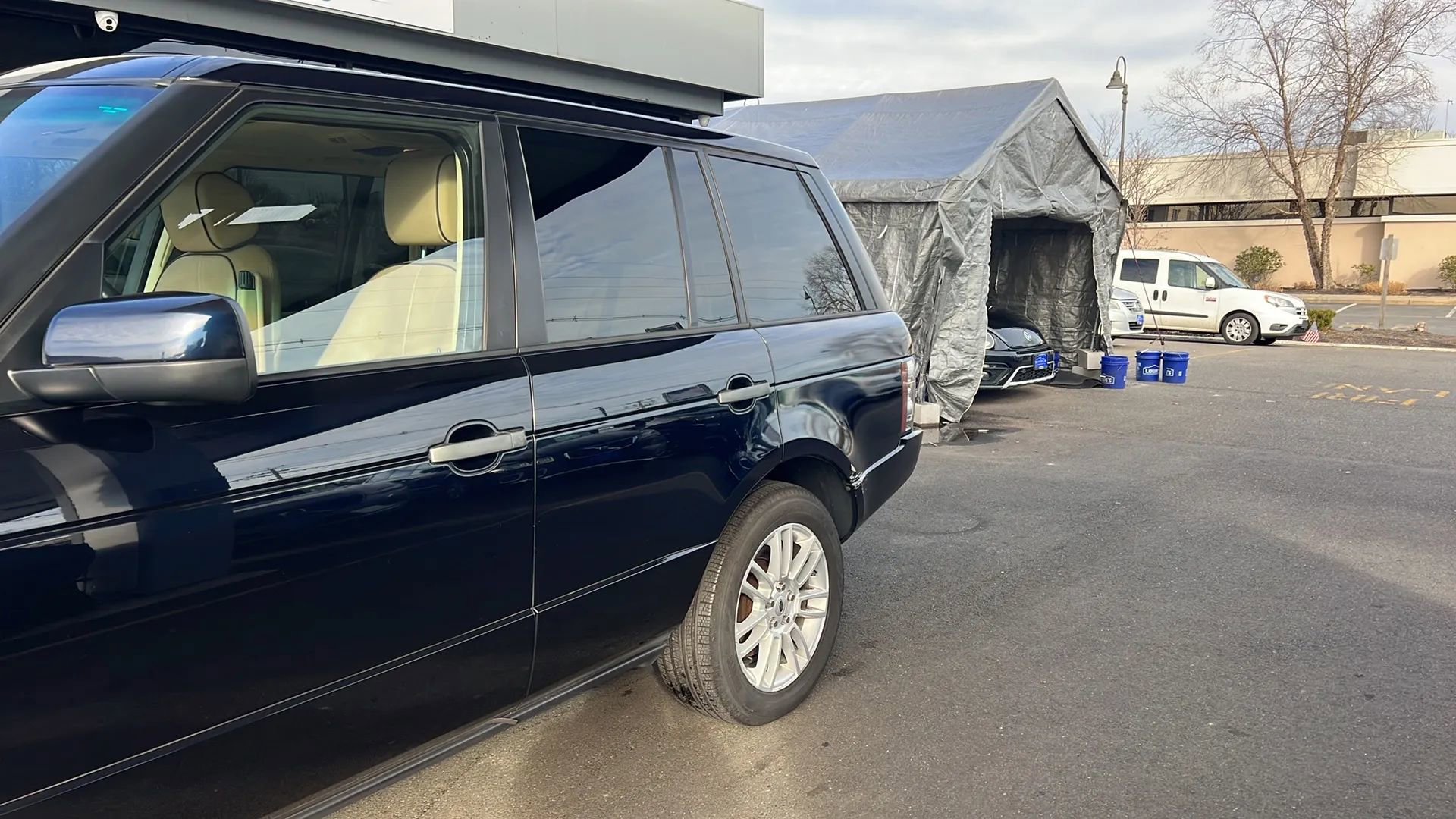 Used 2010 Land Rover Range Rover HSE image 4