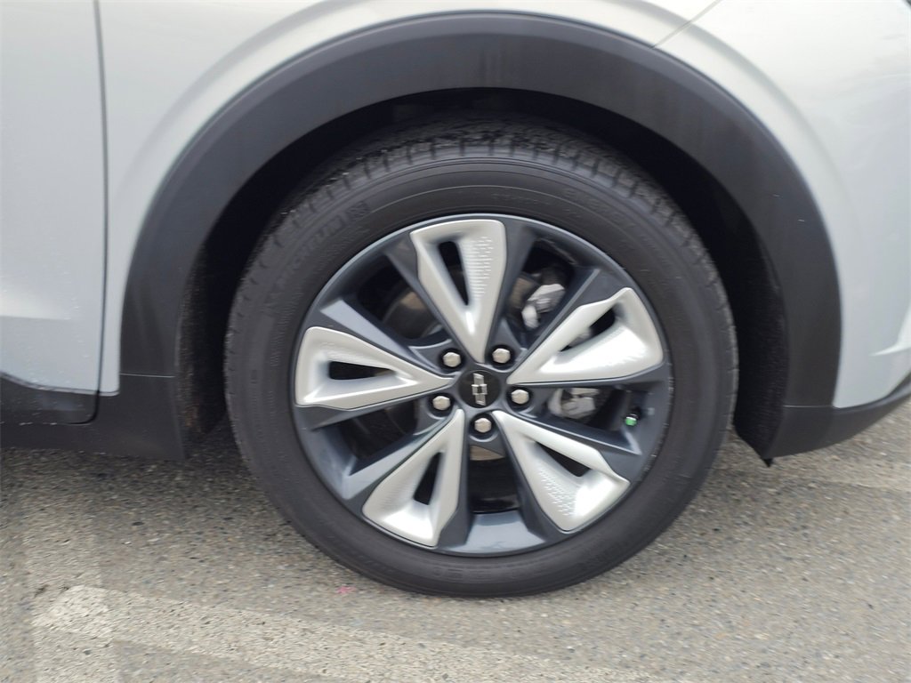 Used 2022 Chevrolet Bolt EUV LT w/ Convenience Package image 9