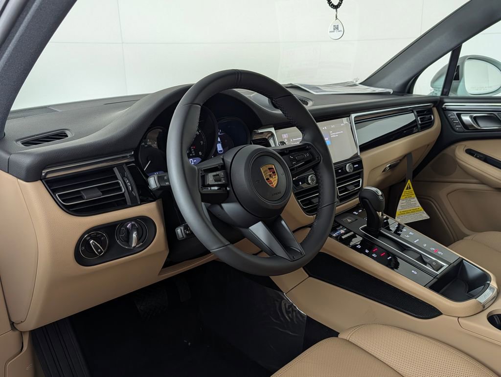 New 2026 Porsche Macan image 4