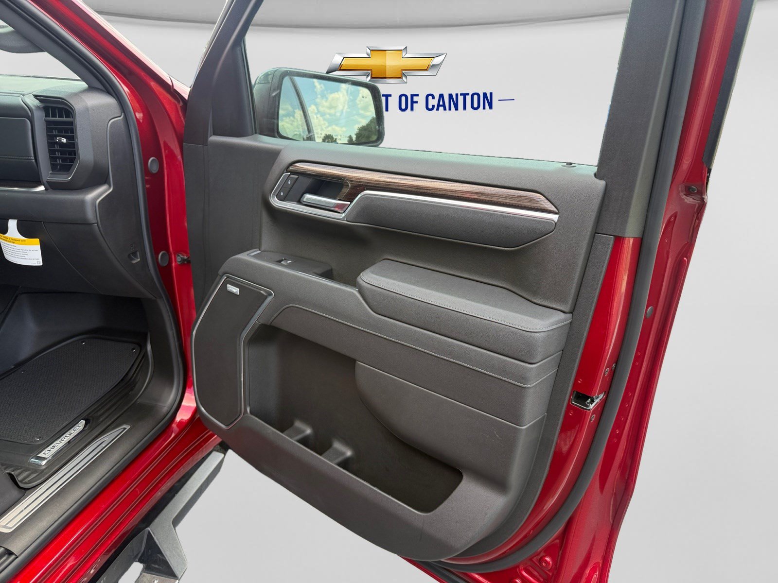 Used 2025 Chevrolet Silverado 1500 RST w/ Convenience Package II AWD/4WD image 14