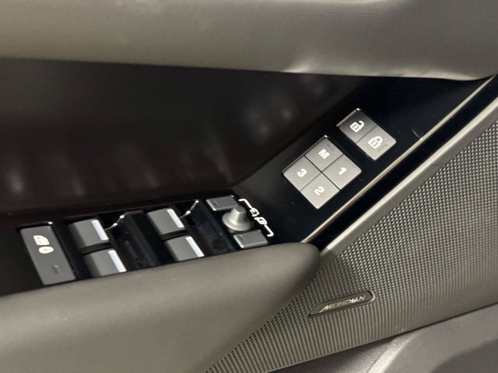 New 2026 Land Rover Range Rover Velar Belgravia AWD/4WD image 18