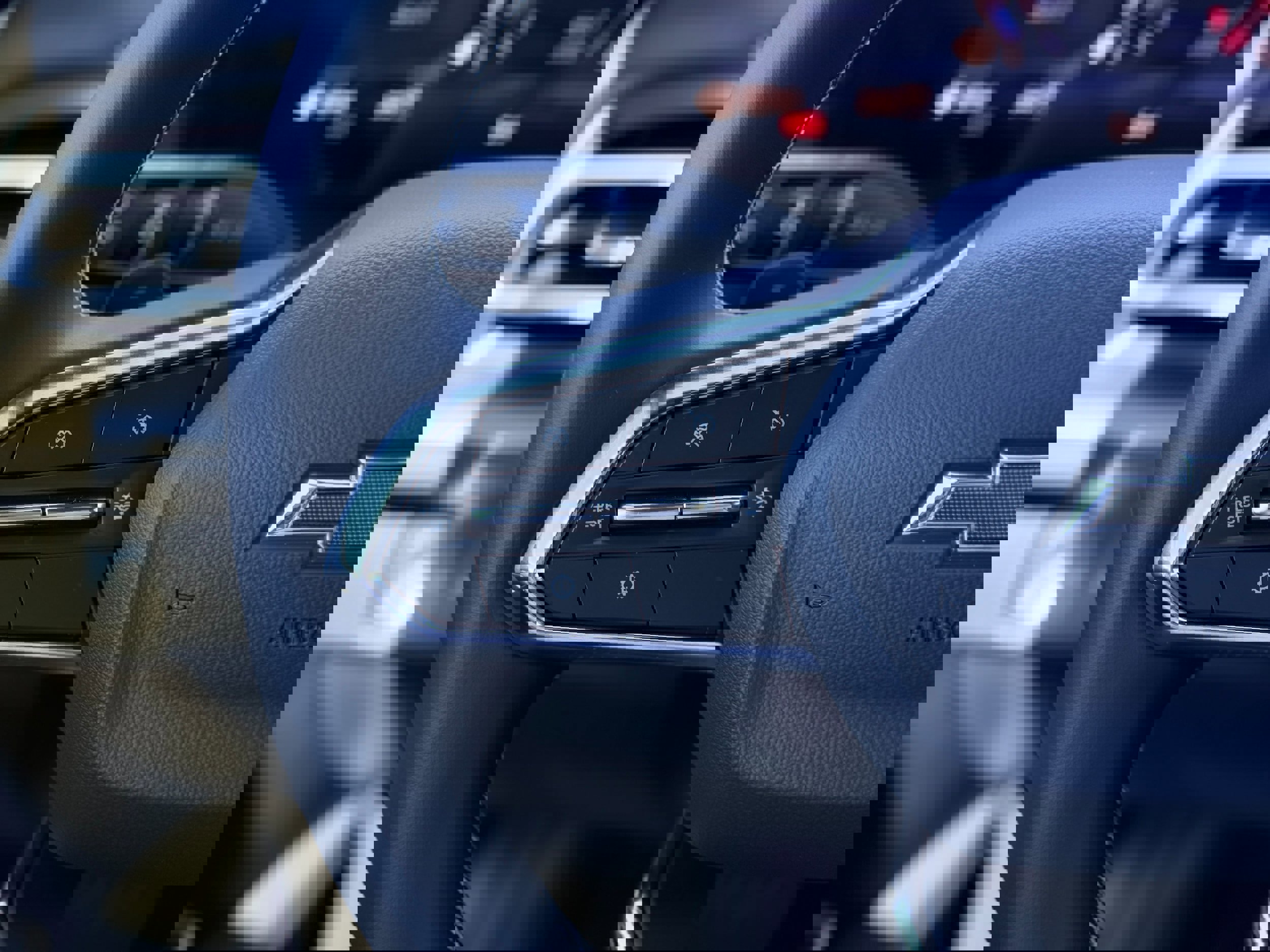 New 2026 Chevrolet Traverse LT w/ Midnight/Sport Edition AWD/4WD image 11