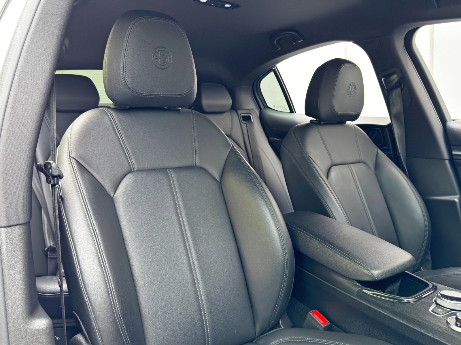 Used 2024 Alfa Romeo Stelvio Sprint image 38