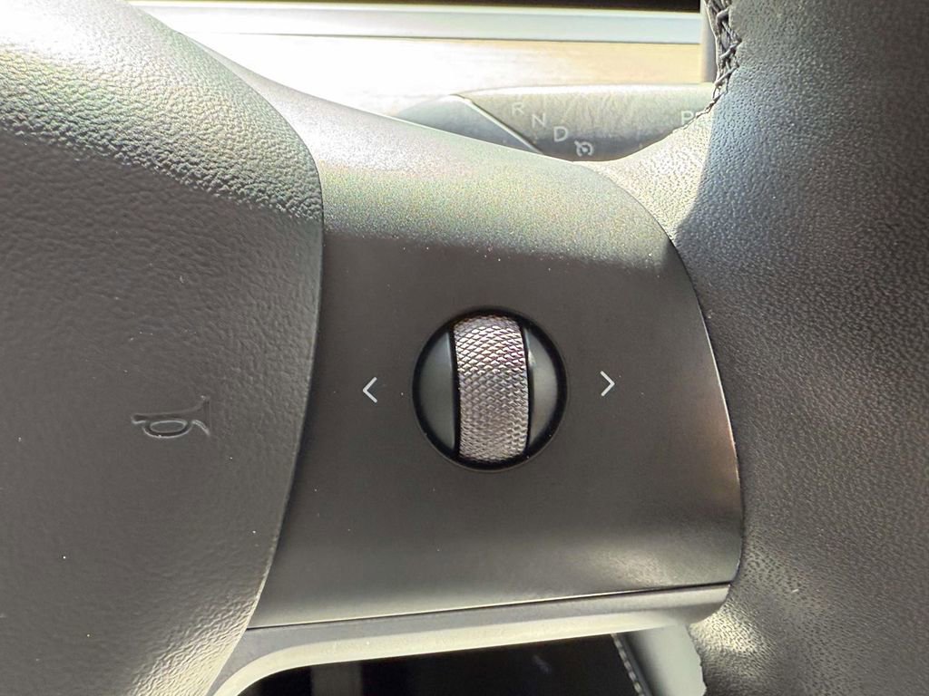 Used 2022 Tesla Model Y Long Range image 21