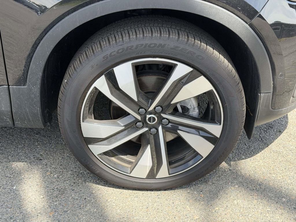 Certified 2025 Volvo XC40 B5 Ultra w/ Climate Package AWD/4WD image 24