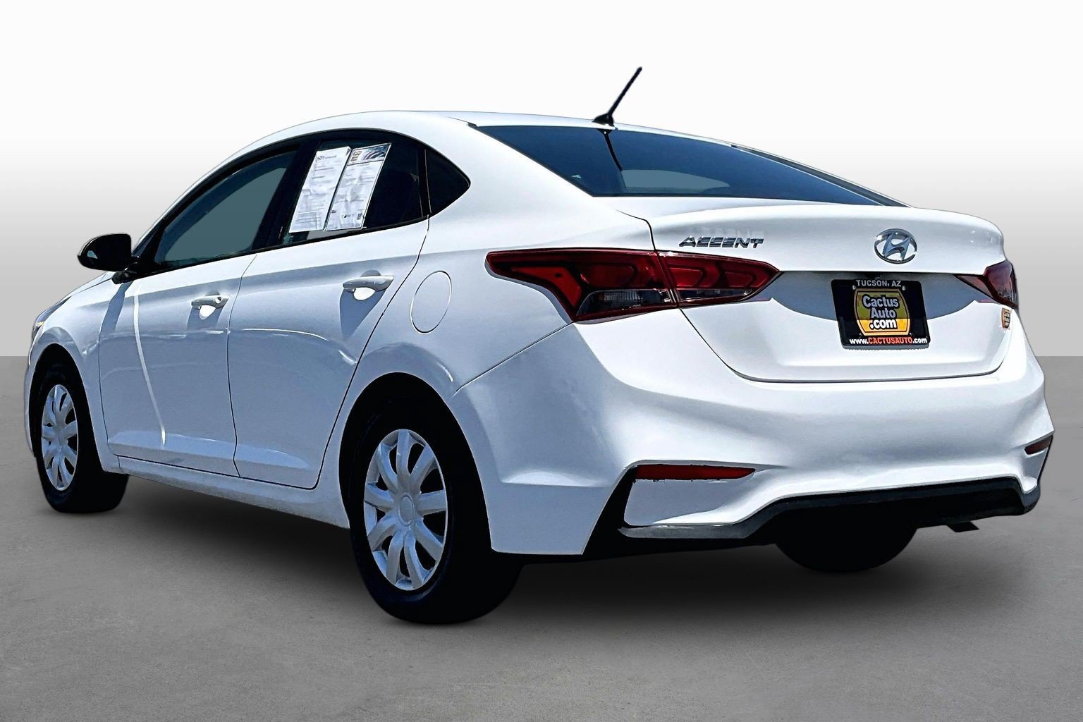 Used 2022 Hyundai Accent SE w/ Cargo Package FWD image 11