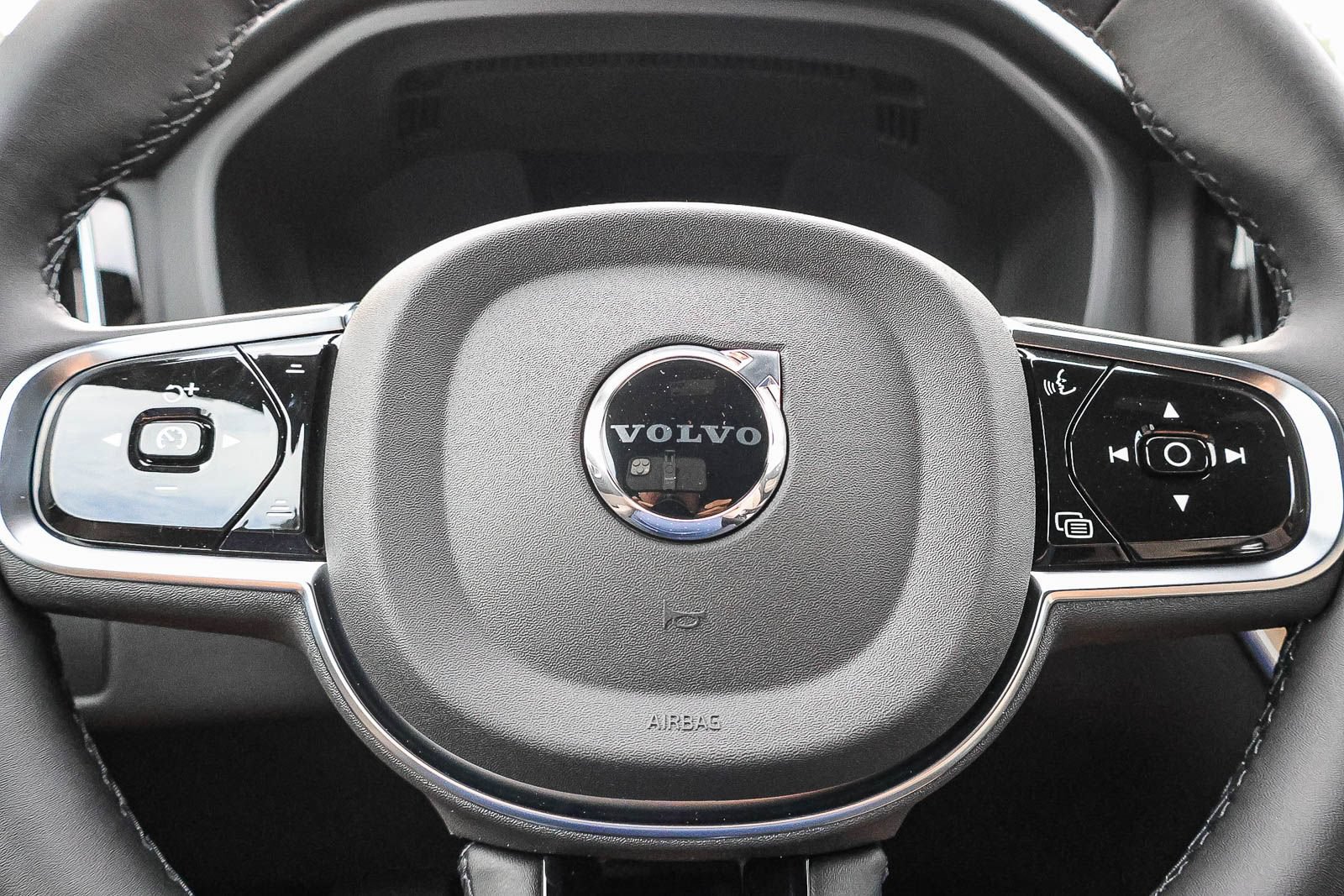 New 2027 Volvo XC60 B5 Plus AWD/4WD image 31