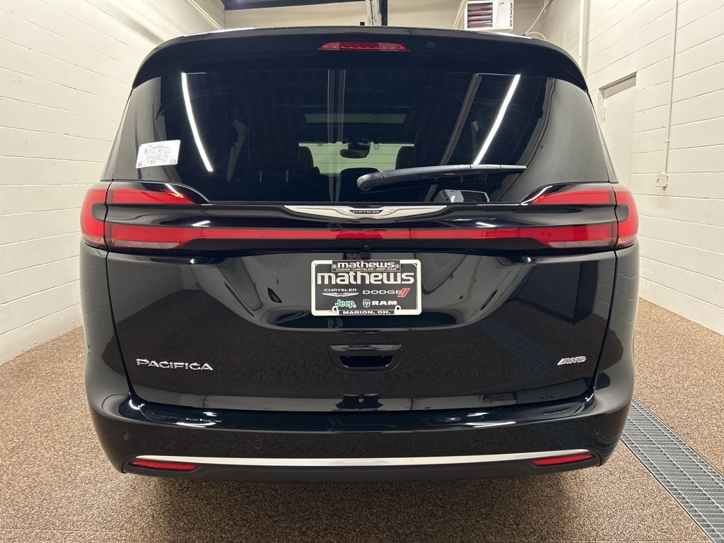 New 2026 Chrysler Pacifica Pinnacle image 3