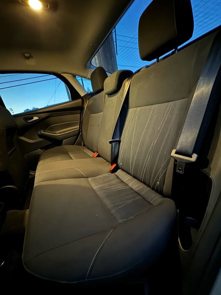 Used 2015 Ford Focus SE image 12