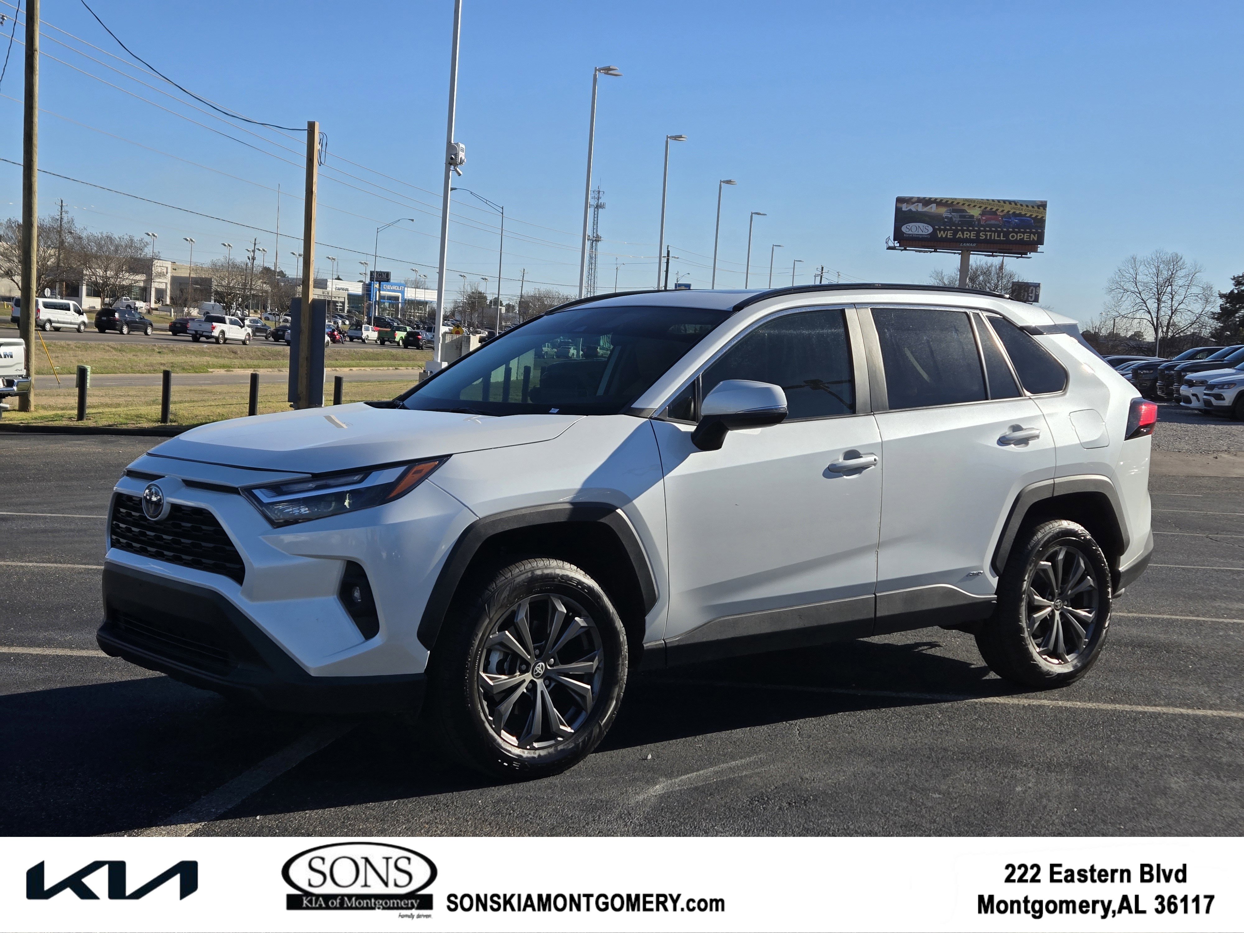 Used 2023 Toyota RAV4 XLE Premium image 1