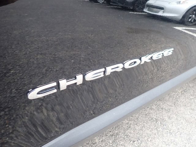 Used 2020 Jeep Cherokee Latitude Plus w/ Cold Weather Group AWD/4WD image 13